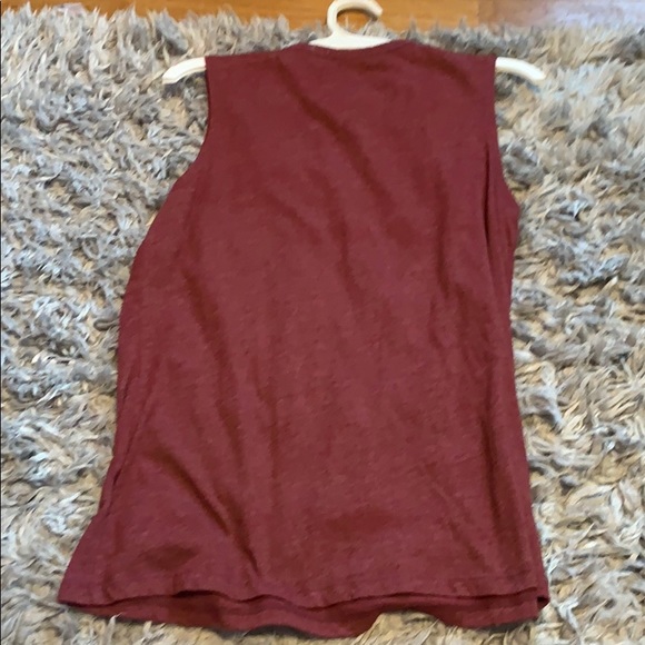 maroon neck top with cut out hole - Picture 4 of 4
